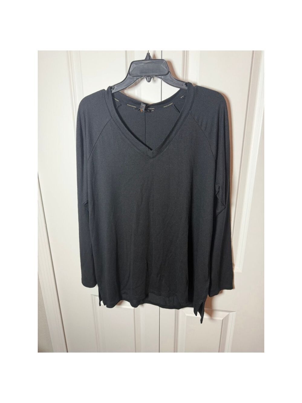 Banana Republic Black Long Sleeve V-Neck Tee XL